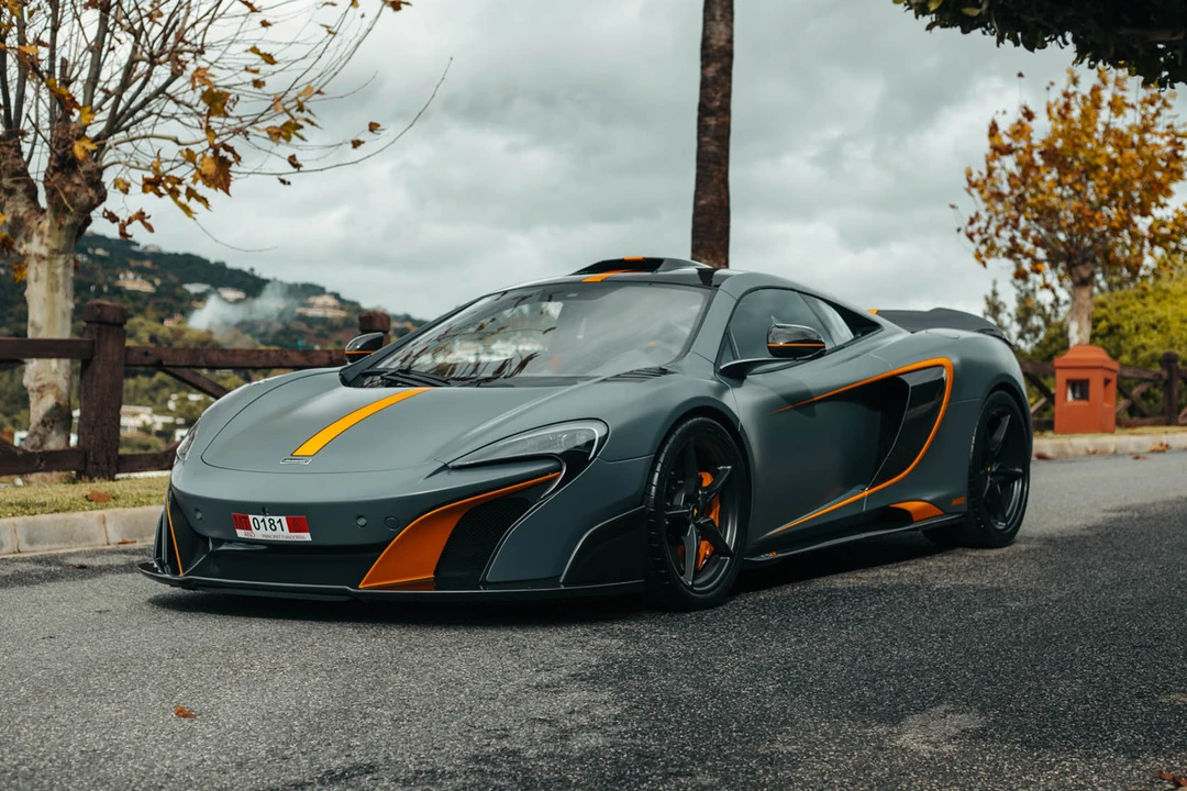 2015 McLaren 675LT Coupe - Image 2 of 31