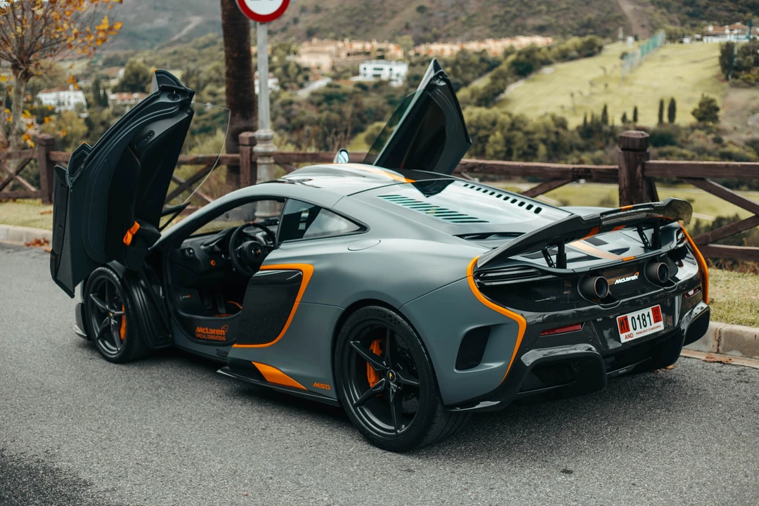 2015 McLaren 675LT Coupe - Image 30 of 31