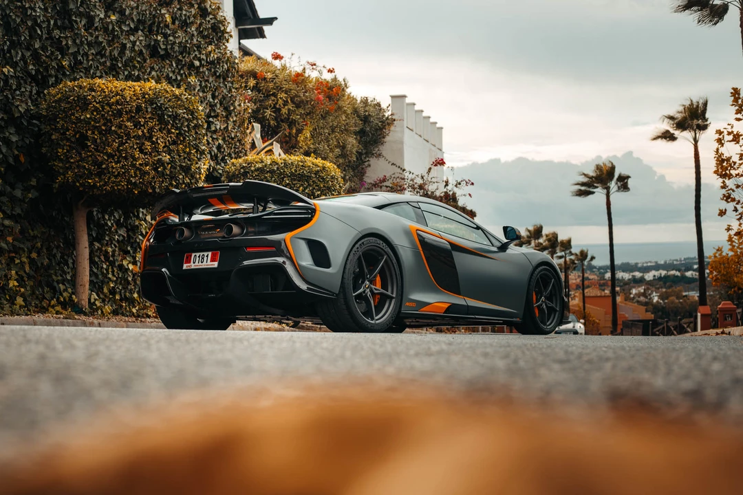 2015 McLaren 675LT Coupe - Image 16 of 31
