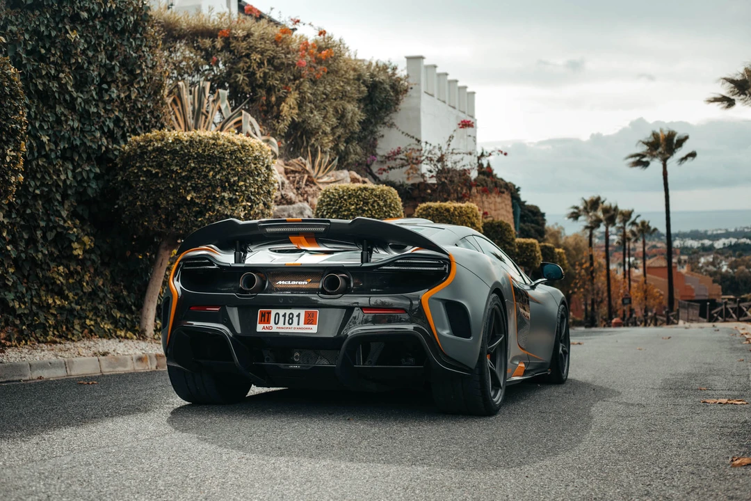 2015 McLaren 675LT Coupe - Image 20 of 31