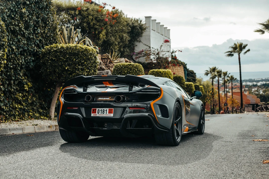 2015 McLaren 675LT Coupe - Image 8 of 31