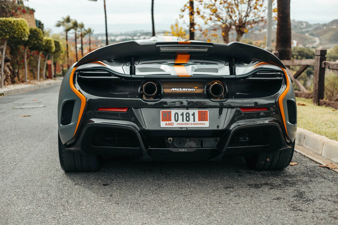 2015 McLaren 675LT Coupe - Image 9 of 31