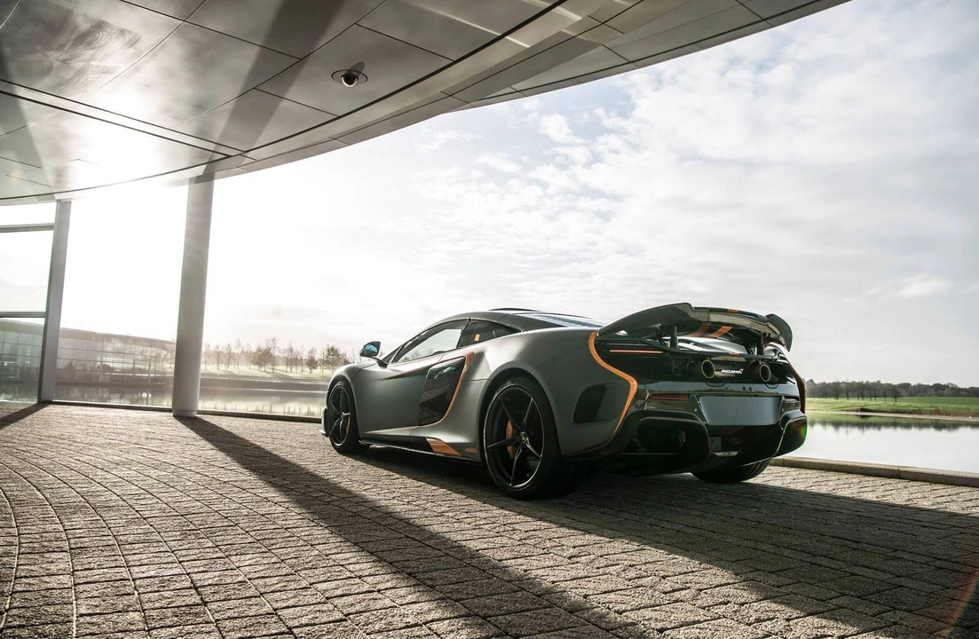 2015 McLaren 675LT Coupe - Image 4 of 31