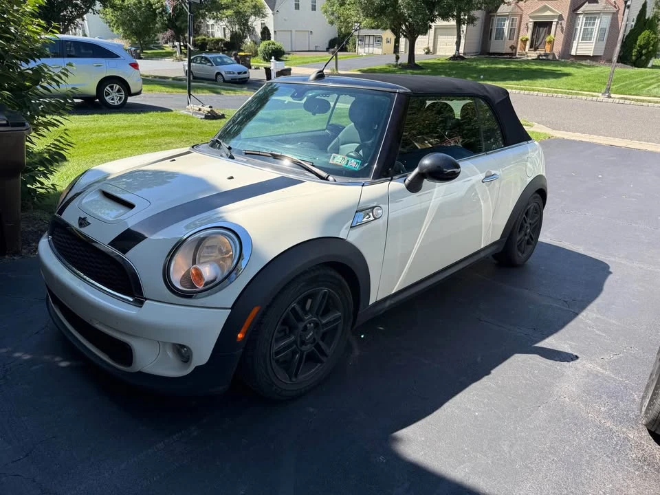 2015 Mini Mini 3rd Gen - Image 2 of 6