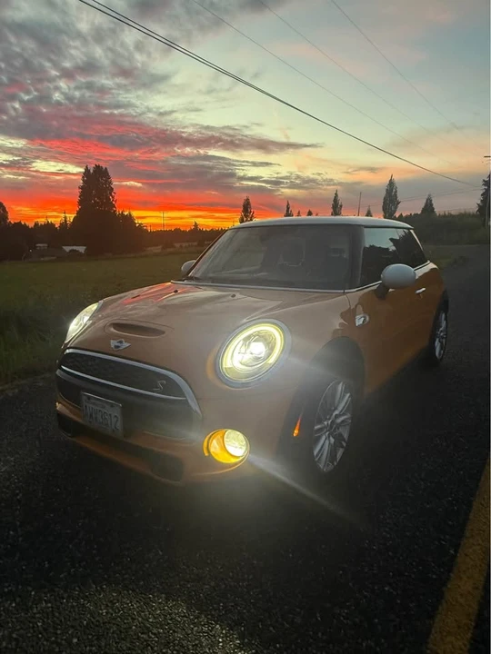 2015 Mini Mini 3rd Gen - Image 2 of 2