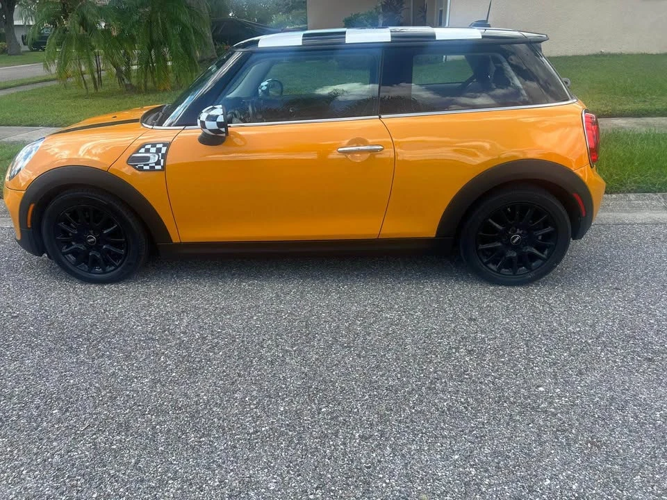 2015 Mini Mini 3rd Gen - Image 2 of 12