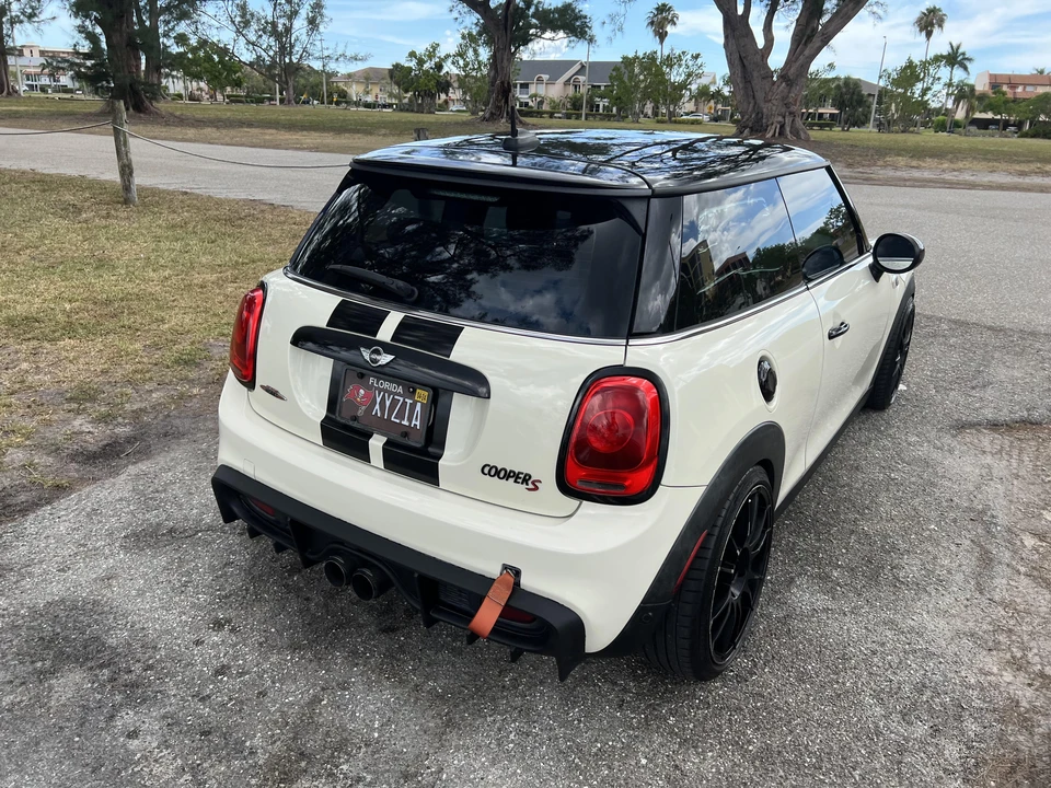 2015 Mini Mini Cooper S 3rd Gen - Image 25 of 31