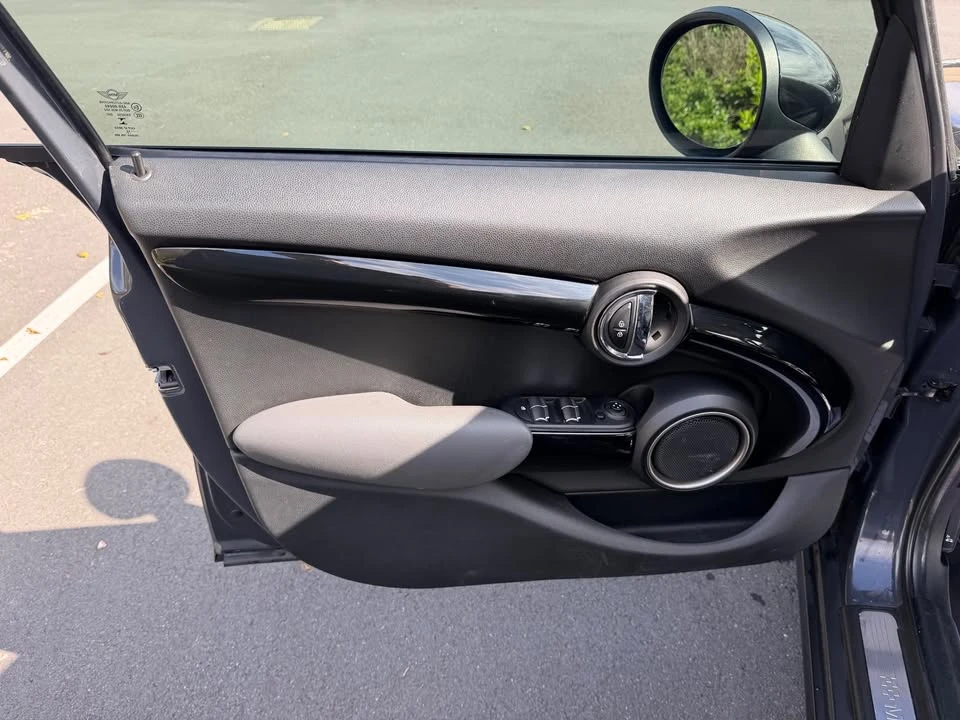 2015 Mini Mini Cooper S 3rd Gen - Image 9 of 19