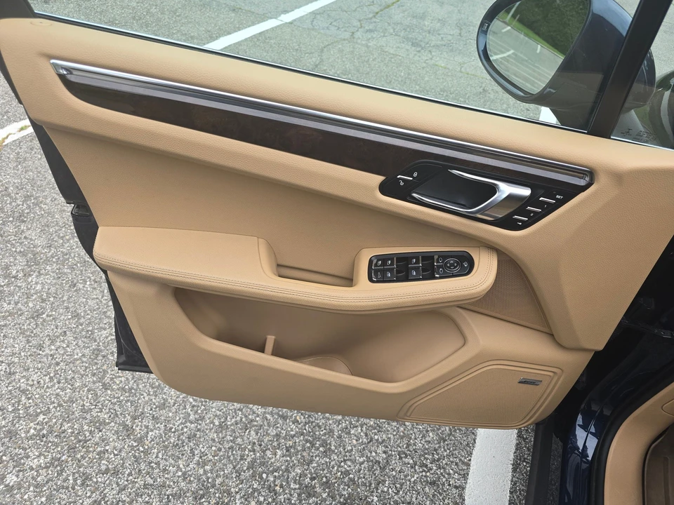2015 Porsche Macan S - Image 8 of 18