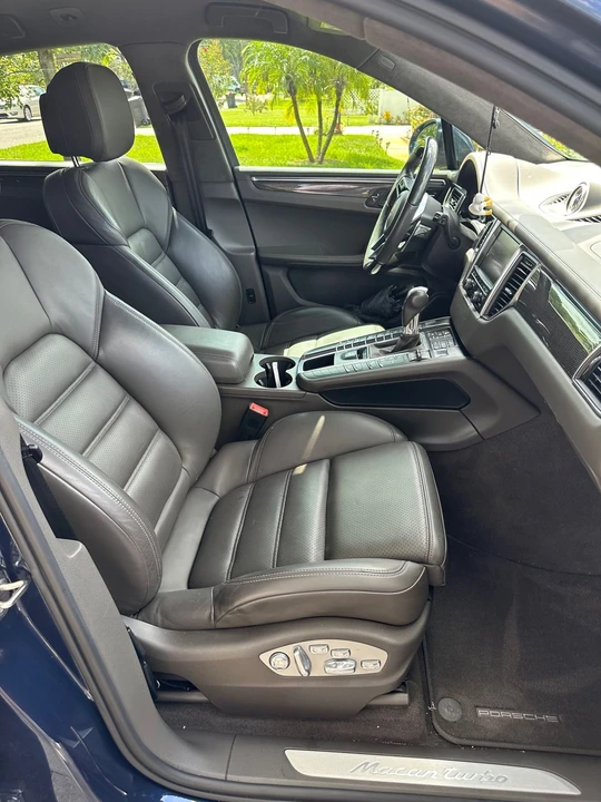 2015 Porsche Macan Turbo - Image 8 of 10