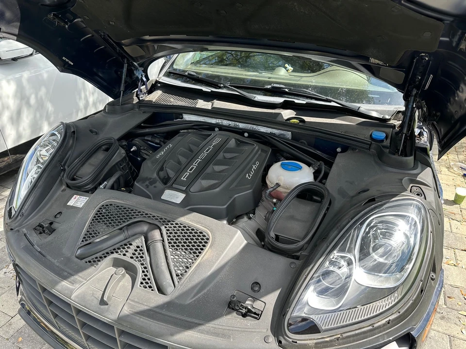 2015 Porsche Macan Turbo - Image 10 of 10
