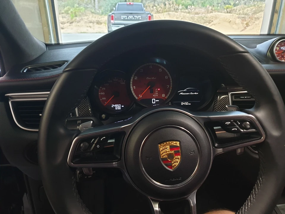 2015 Porsche Macan Turbo - Image 11 of 18
