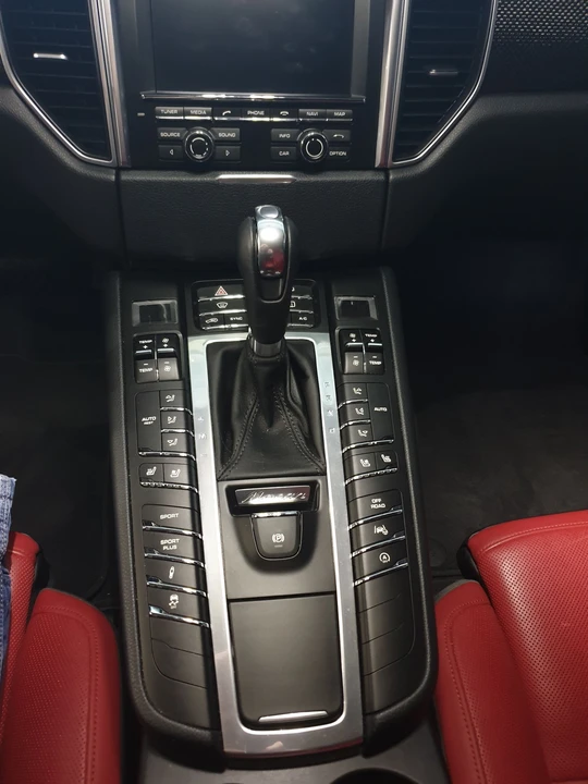 2015 Porsche Macan Turbo - Image 12 of 18