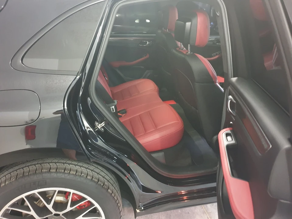 2015 Porsche Macan Turbo - Image 15 of 18