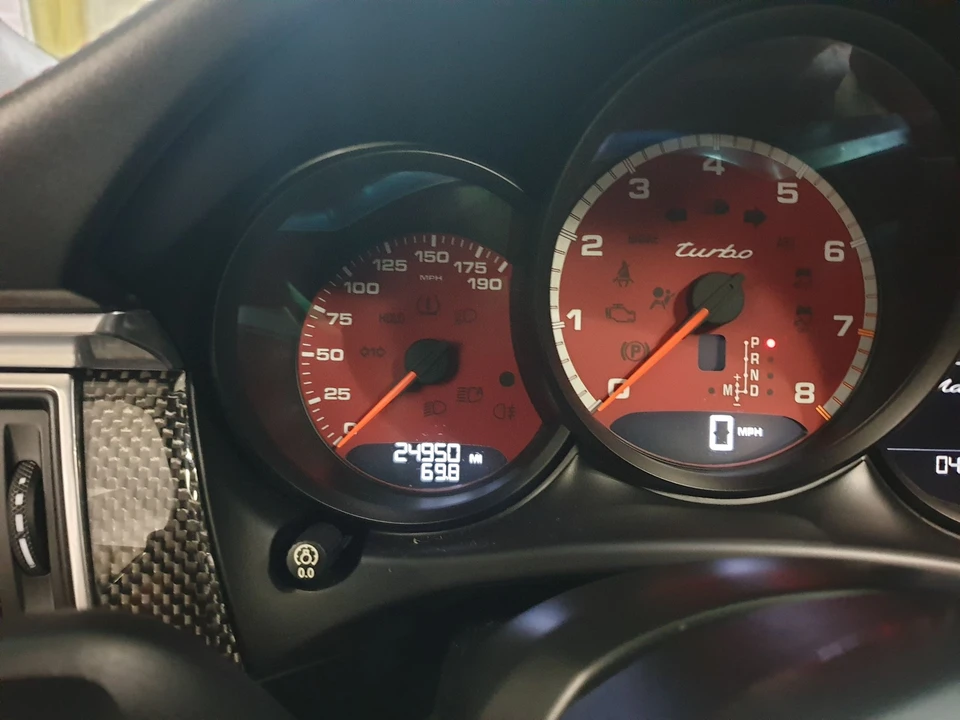 2015 Porsche Macan Turbo - Image 17 of 18
