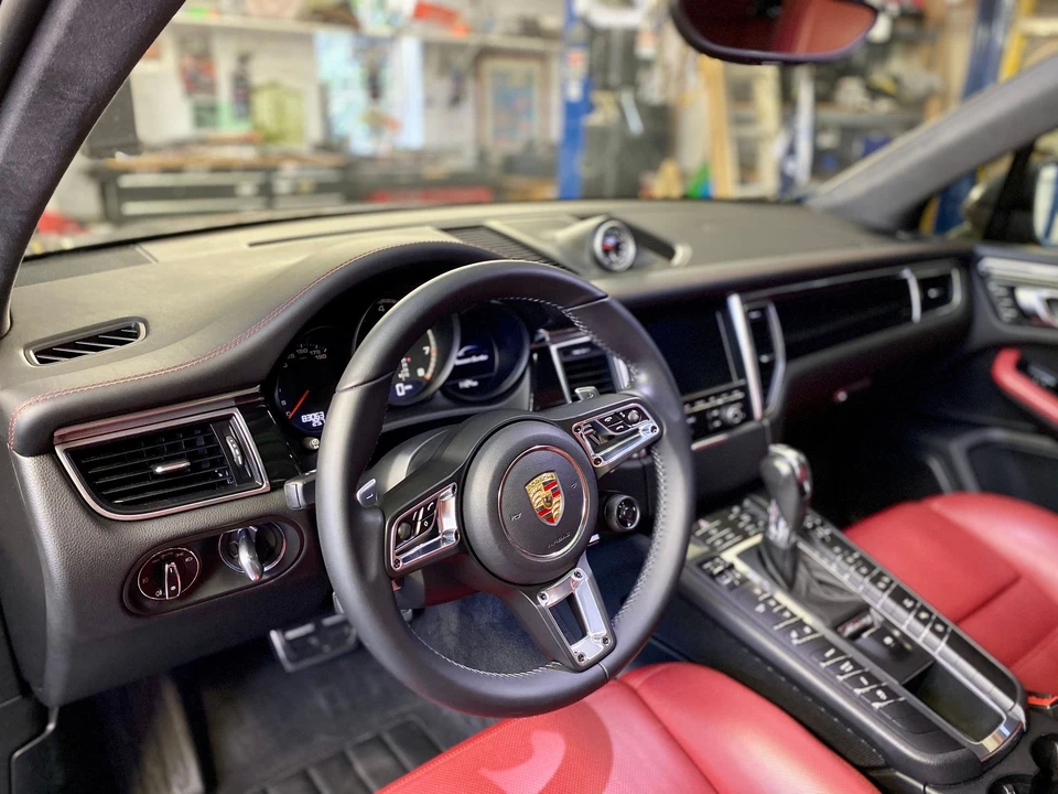 2015 Porsche Macan Turbo - Image 11 of 20