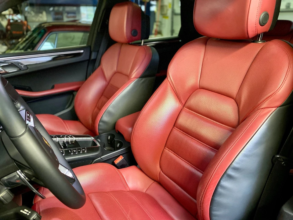 2015 Porsche Macan Turbo - Image 15 of 20