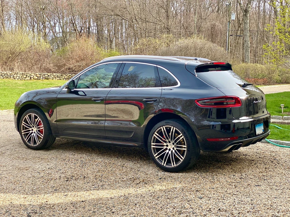 2015 Porsche Macan Turbo - Image 9 of 20