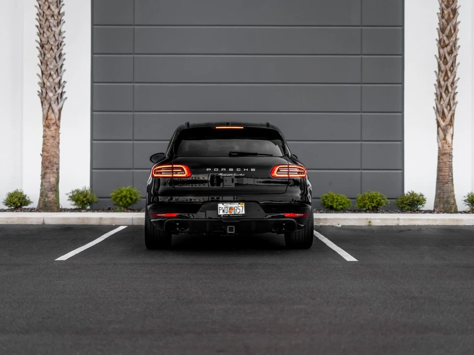 2015 Porsche Macan Turbo - Image 8 of 10