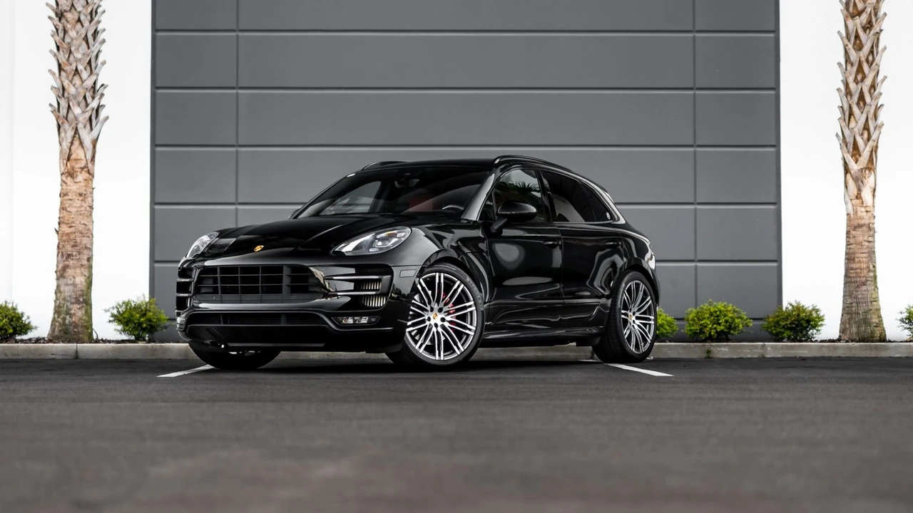 2015 Porsche Macan Turbo - Image 9 of 10