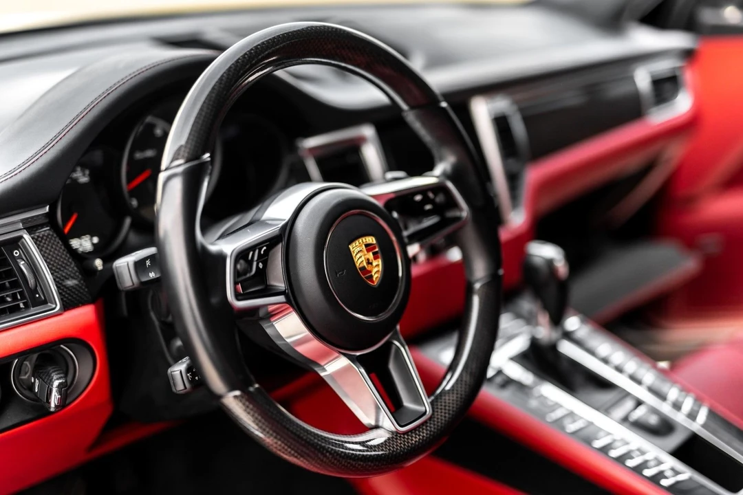 2015 Porsche Macan Turbo - Image 6 of 10