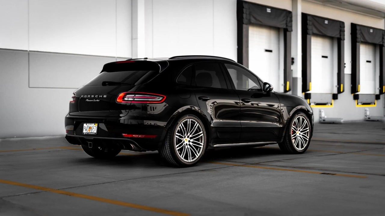 2015 Porsche Macan Turbo - Image 10 of 10