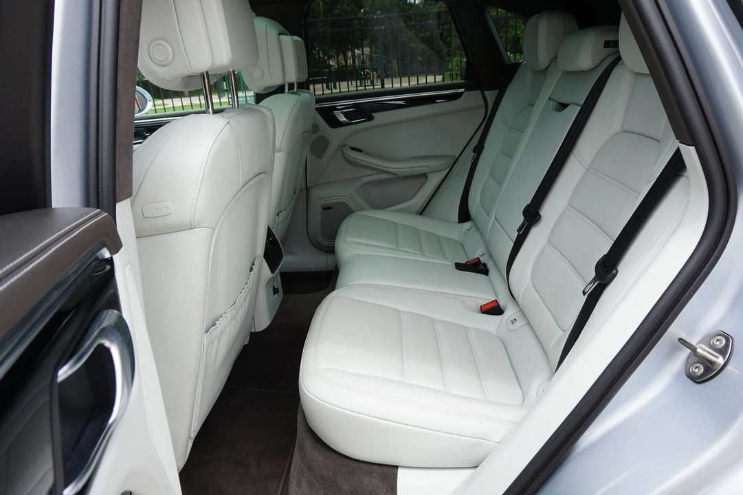 2015 Porsche Macan Turbo - Image 13 of 31