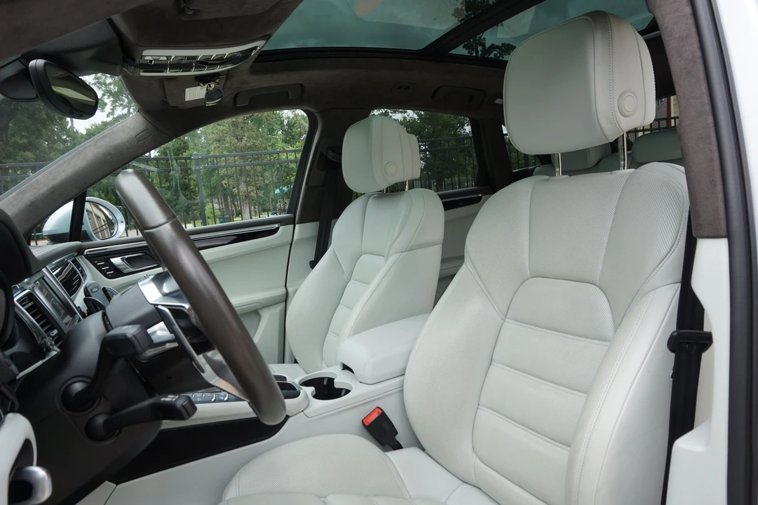 2015 Porsche Macan Turbo - Image 19 of 31