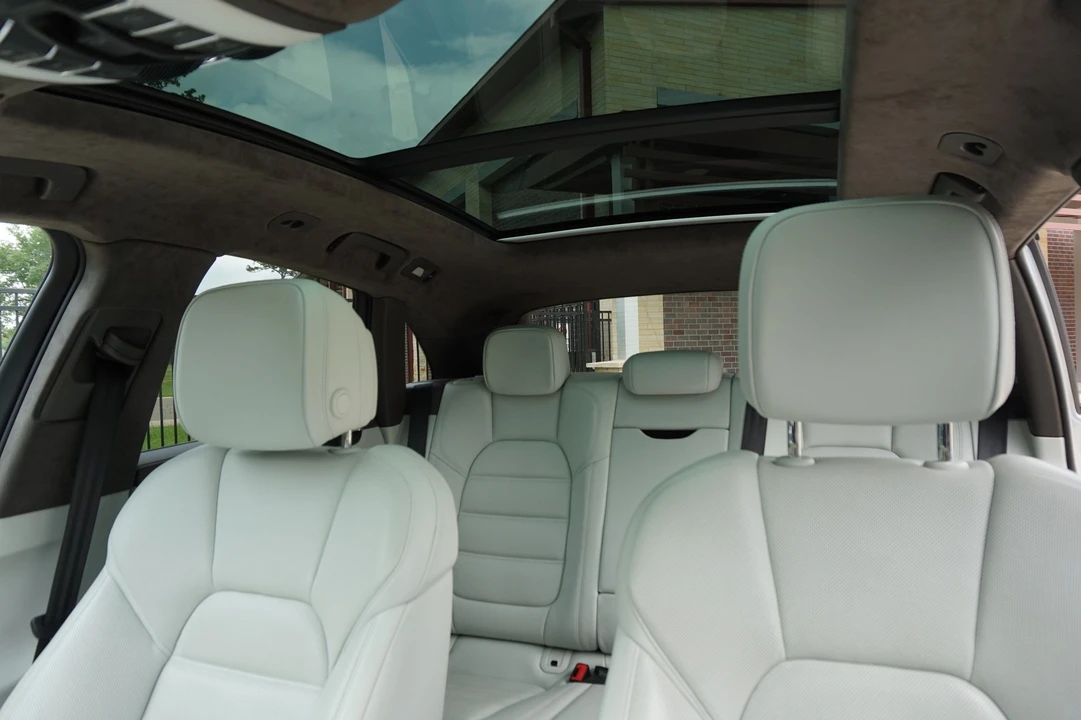 2015 Porsche Macan Turbo - Image 20 of 31