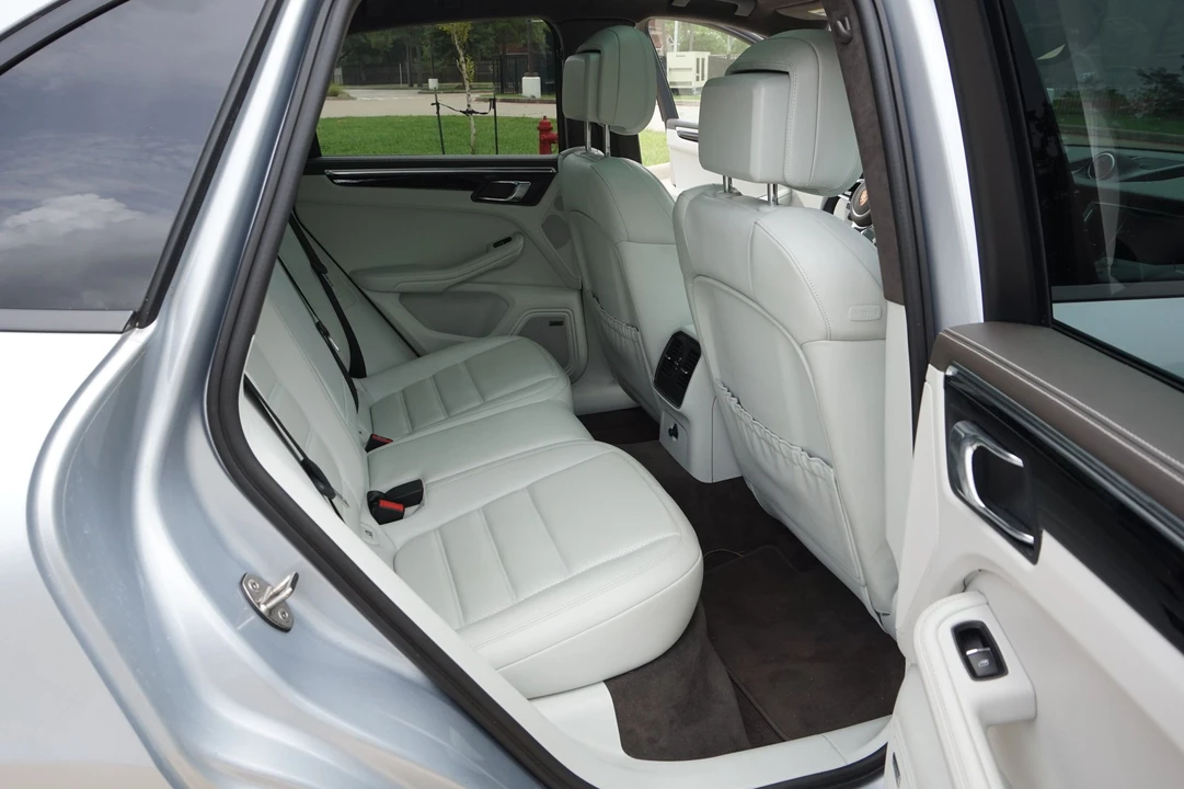 2015 Porsche Macan Turbo - Image 23 of 31