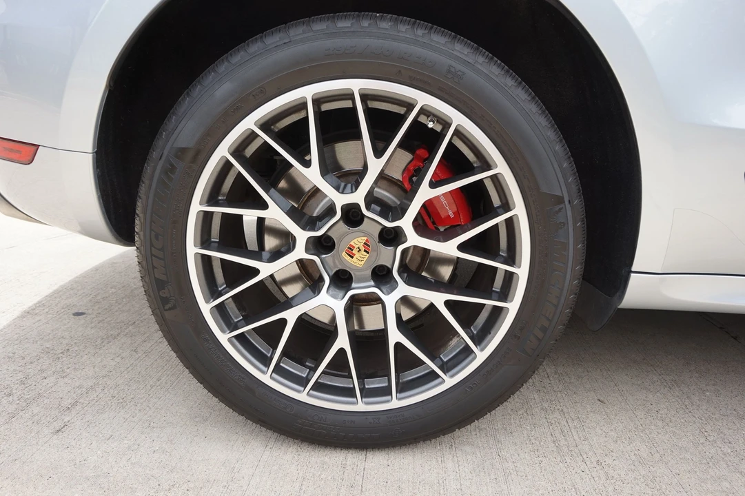 2015 Porsche Macan Turbo - Image 26 of 31
