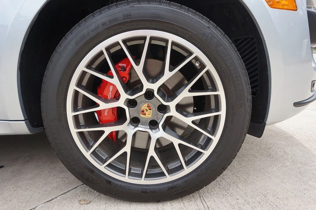 2015 Porsche Macan Turbo - Image 27 of 31