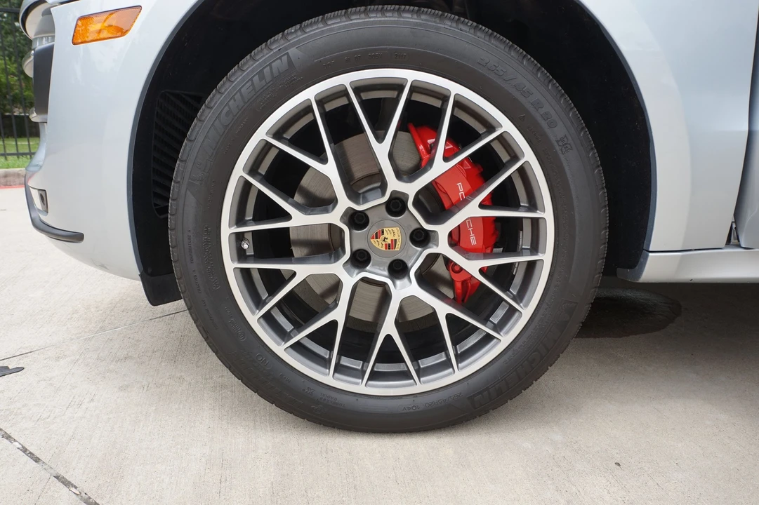 2015 Porsche Macan Turbo - Image 28 of 31