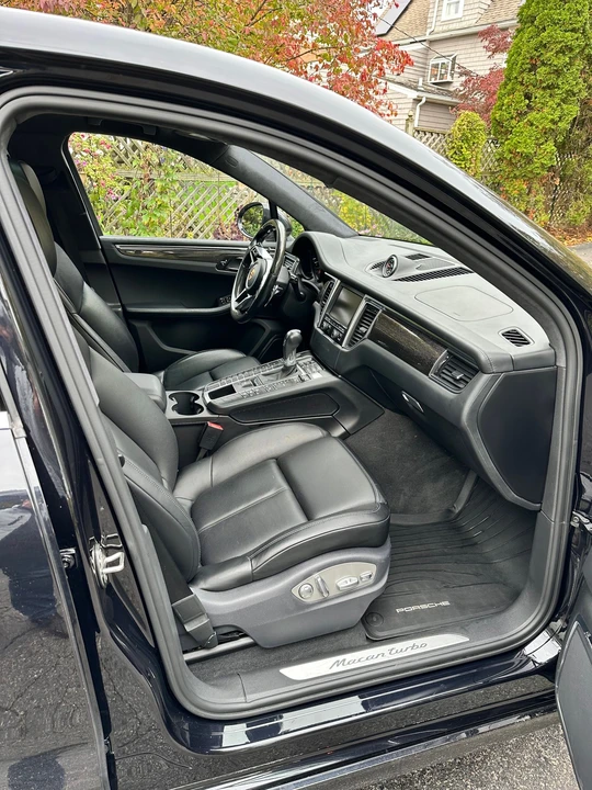 2015 Porsche Macan Turbo - Image 12 of 20