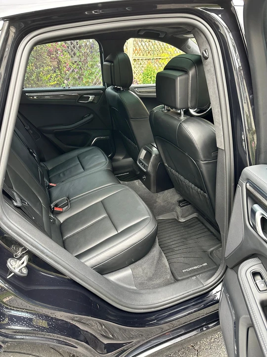 2015 Porsche Macan Turbo - Image 13 of 20