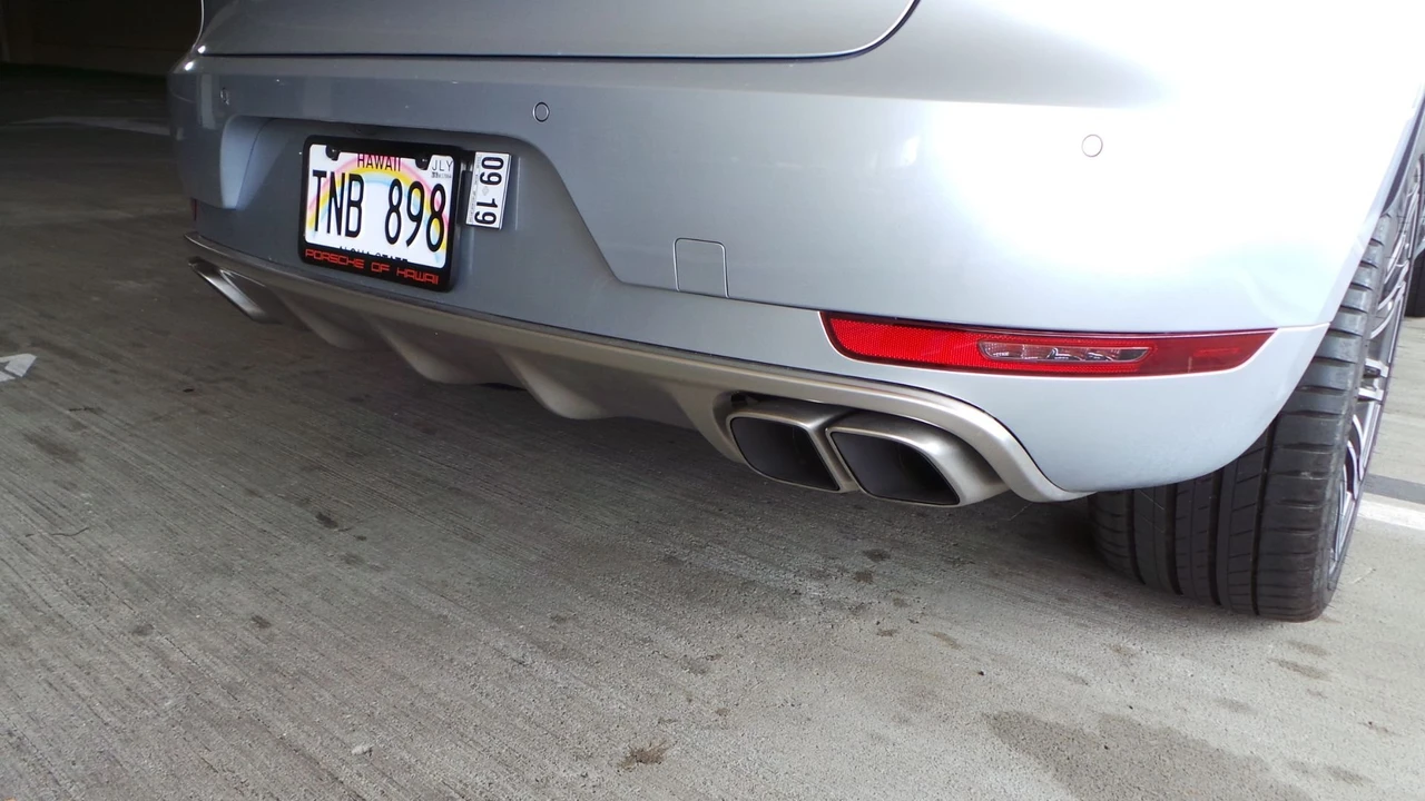 2015 Porsche Macan Turbo - Image 18 of 20