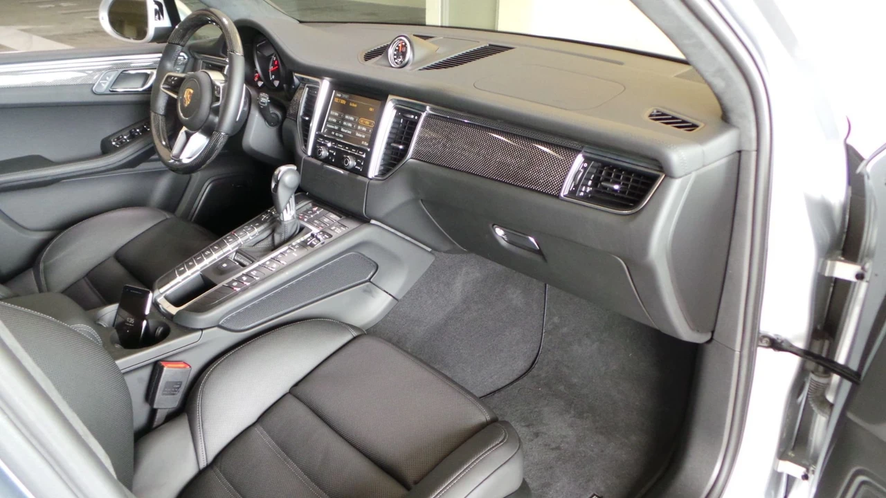 2015 Porsche Macan Turbo - Image 17 of 20