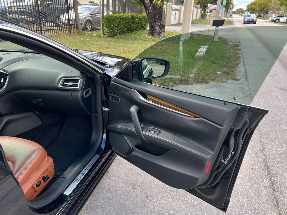 2015 Maserati Ghibli 3rd Gen - Image 17 of 27