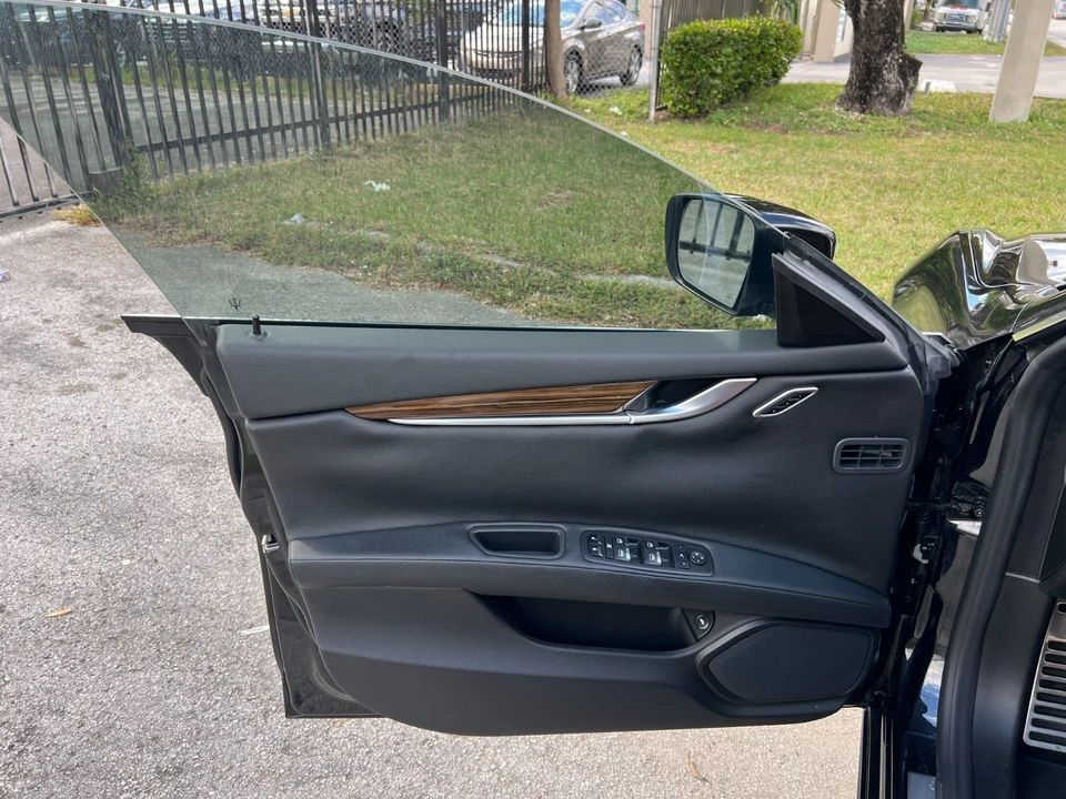 2015 Maserati Ghibli 3rd Gen - Image 14 of 27