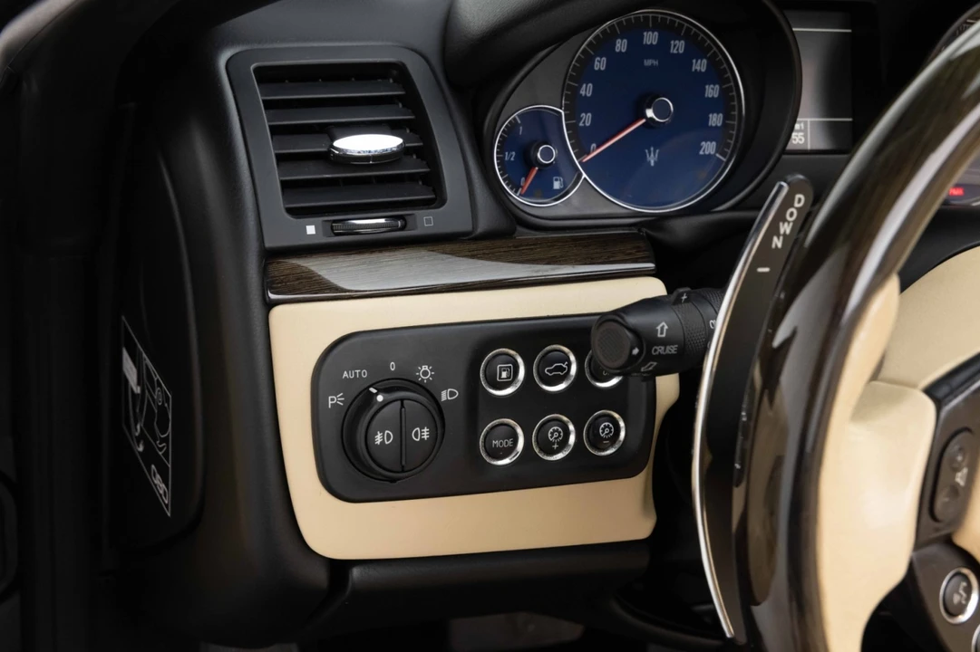 2015 Maserati GranTurismo 1st Gen - Image 28 of 31