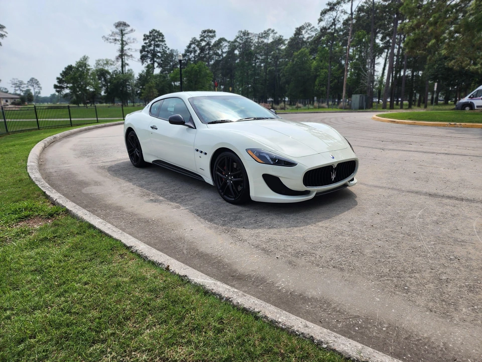 2015 Maserati GranTurismo 1st Gen - Image 15 of 31
