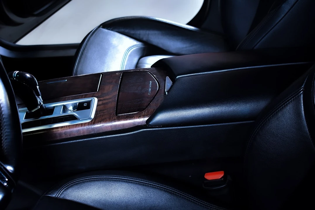 2015 Maserati Quattroporte 6th Gen - Image 29 of 30