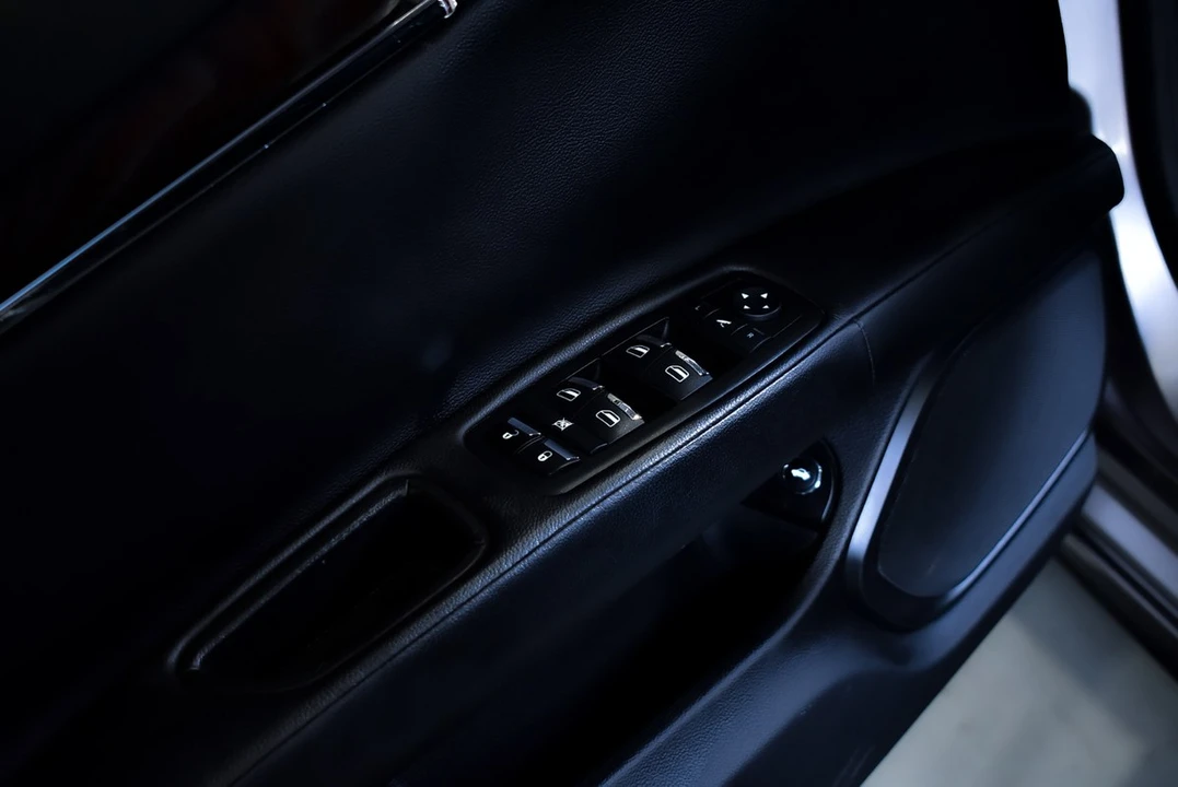 2015 Maserati Quattroporte 6th Gen - Image 25 of 30