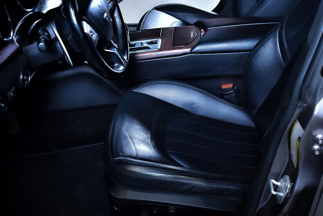 2015 Maserati Quattroporte 6th Gen - Image 28 of 30
