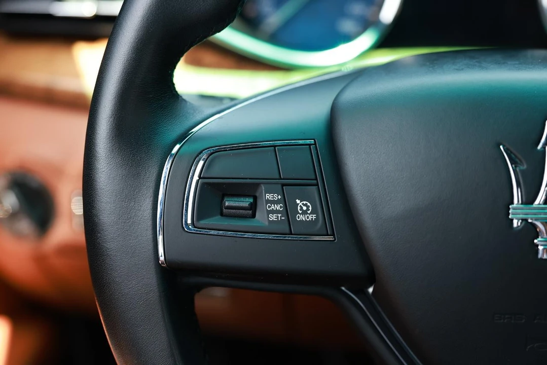 2015 Maserati Quattroporte 6th Gen - Image 28 of 31