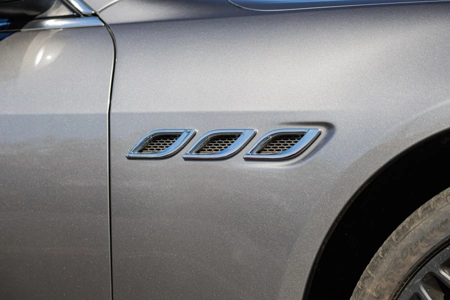 2015 Maserati Quattroporte 6th Gen - Image 15 of 31