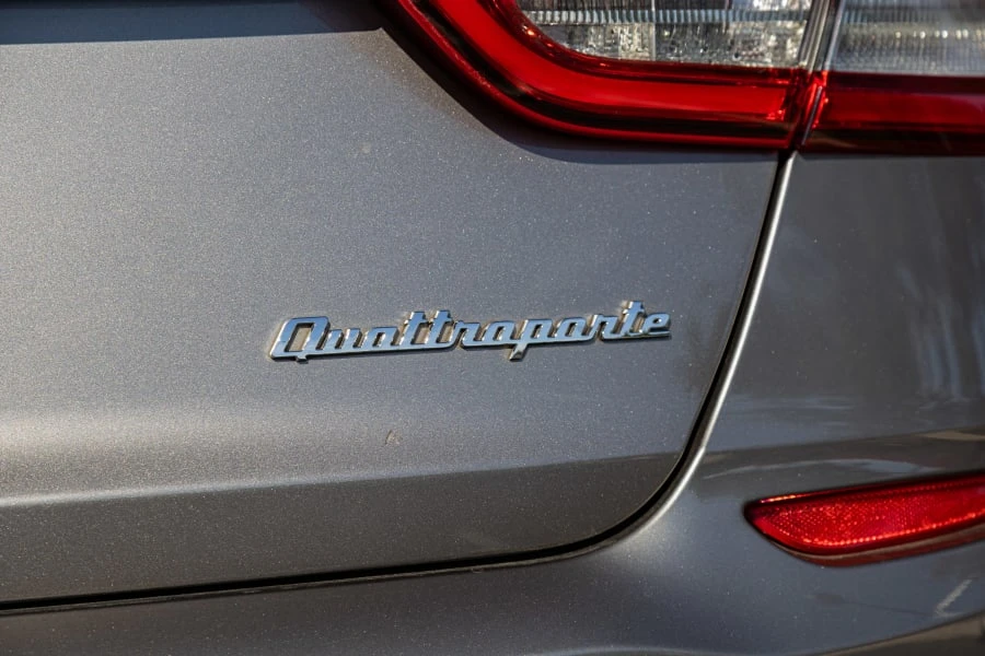 2015 Maserati Quattroporte 6th Gen - Image 17 of 31
