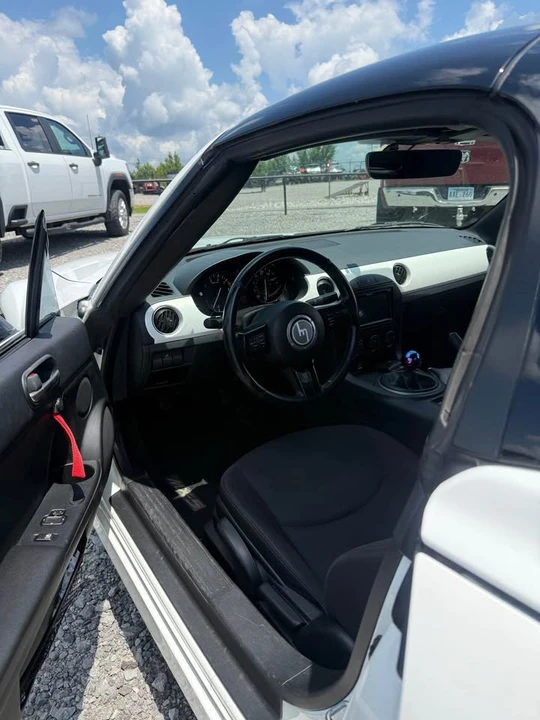 2015 Mazda NC MX-5 Miata - Image 9 of 14