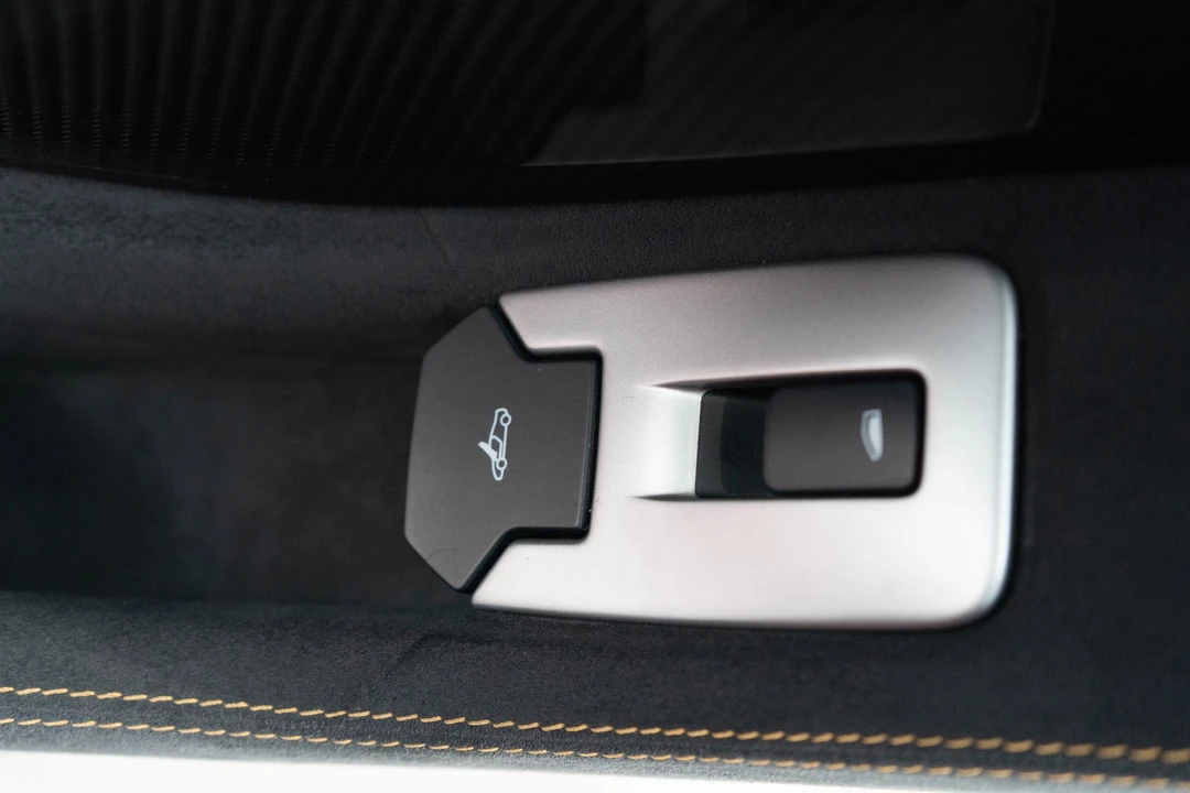 2015 McLaren 650S - Image 17 of 21