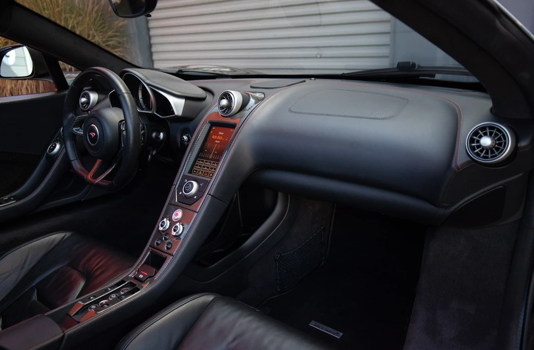 2015 McLaren 650S Spider - Image 26 of 31